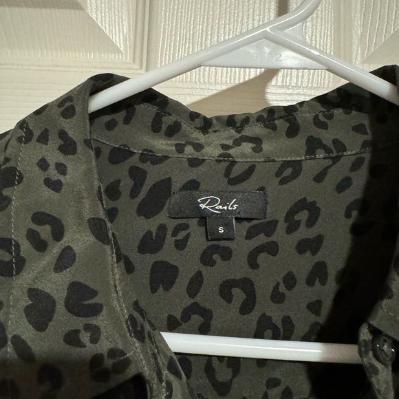 Rails Kate Olive Cheetah Button Down in Size Small 100% silk - Picture 6 of 6